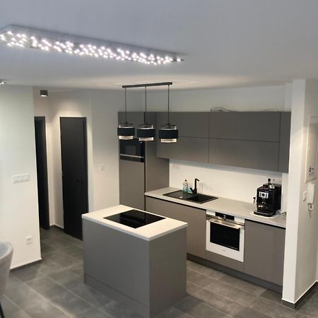 Swiss Star Apartment Mosonmagyaróvár Екстериор снимка
