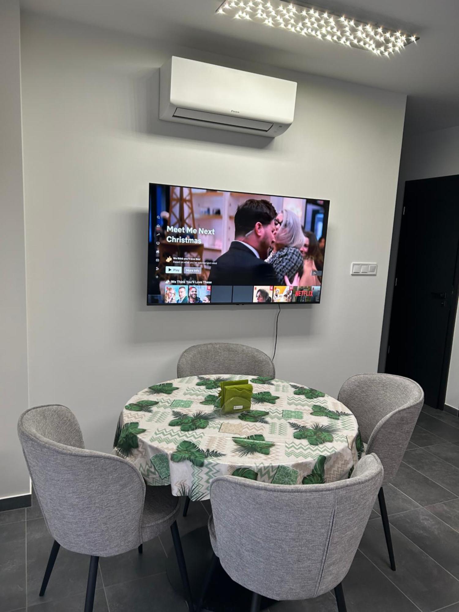 Swiss Star Apartment Mosonmagyaróvár Екстериор снимка